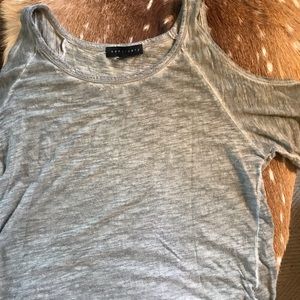 No shoulder or Cold shoulder shirt